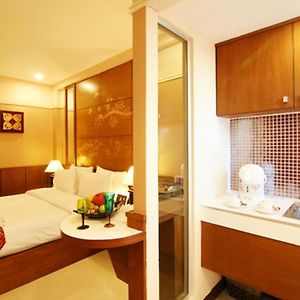 Superior Queen Room Round-Trip Airport Transfer